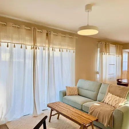 La Maison Des Vignes De アパート *